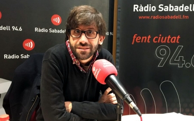 Guillem Fuster, als estudis de Ràdio Sabadell/ Mireia Sans